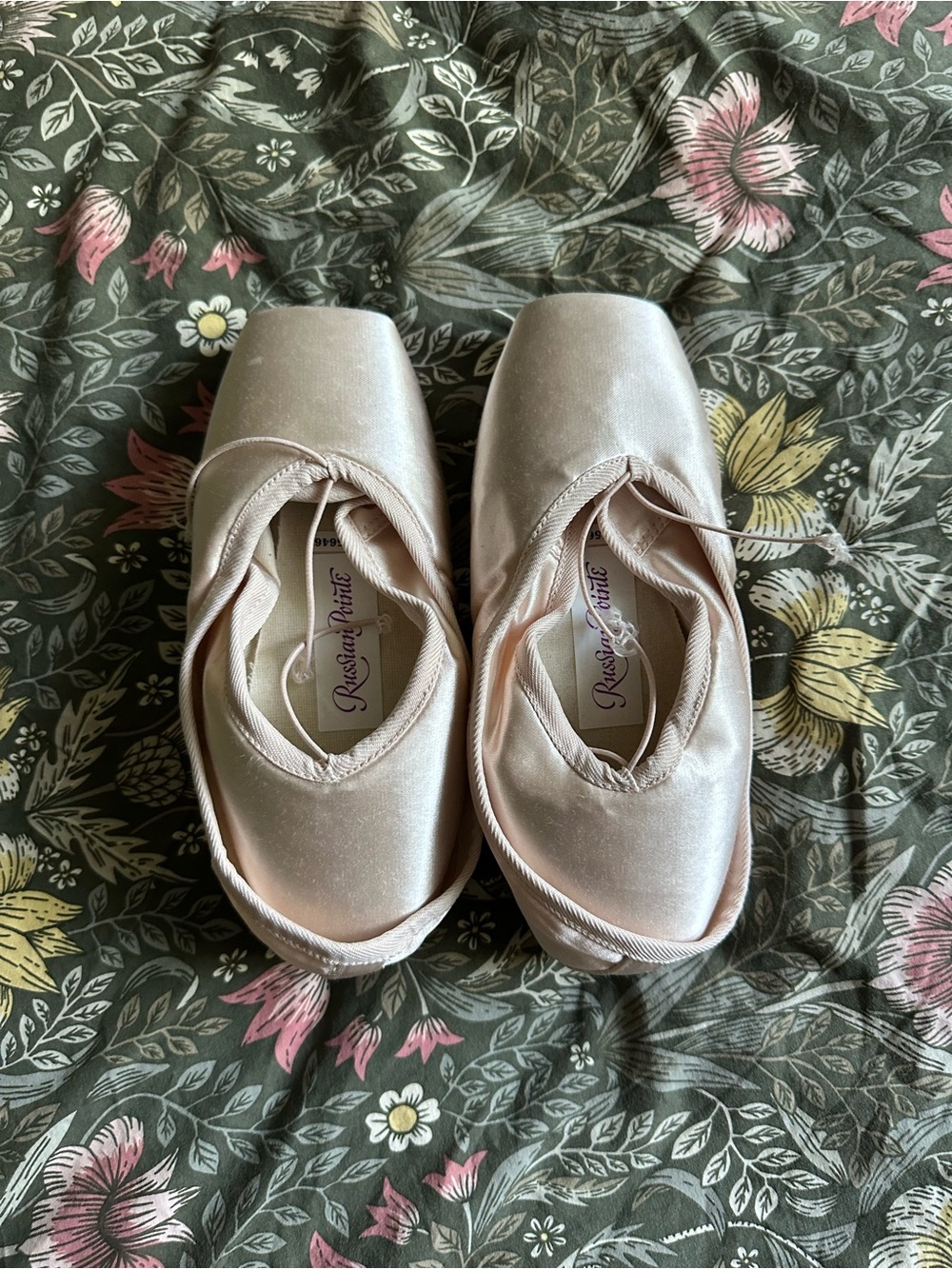 Russian Pointe Women’s Ballet Slippers in Light Pink Satin